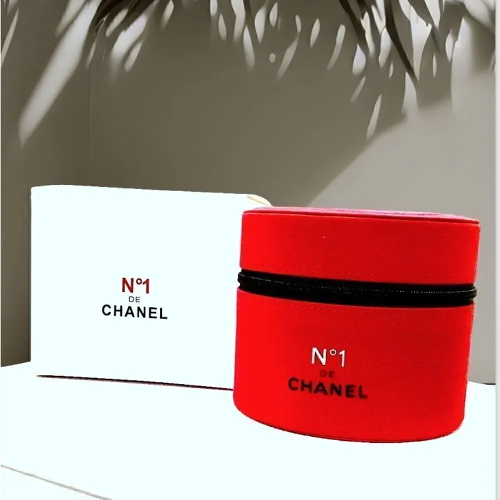 CHANEL No 1  BEAUTY VANITY CASE ROUND MAKEUP BAG RED VELVET